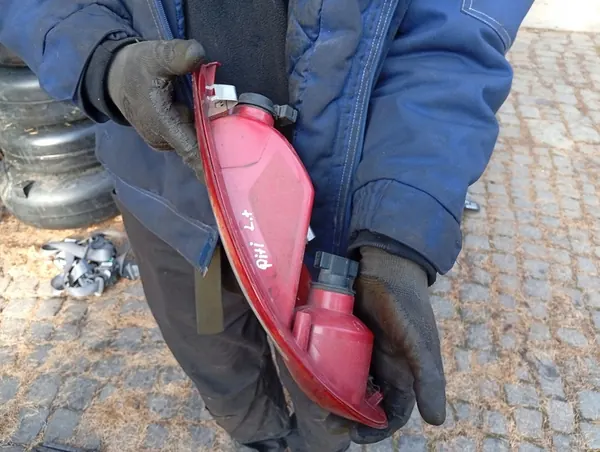 Lámpara Trasera Izquierda EAE 5116223AA image 2