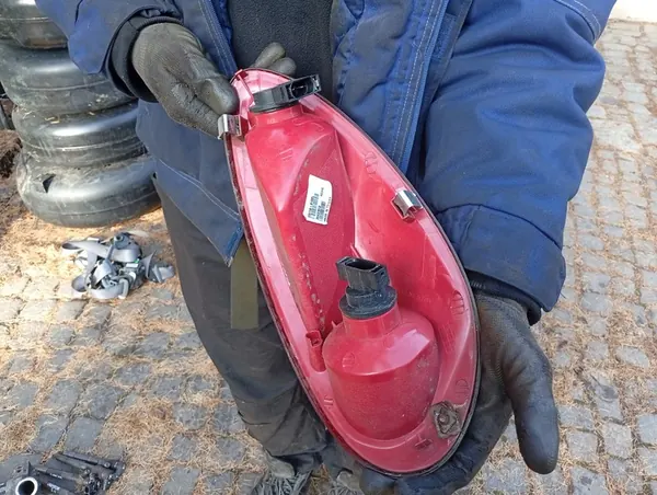 Lámpara Trasera Izquierda EAE 5116223AA image 3