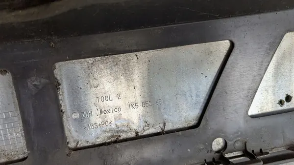 VOLKSWAGEN JETTA GOLF V FRONT GRILLE CHROME image 7