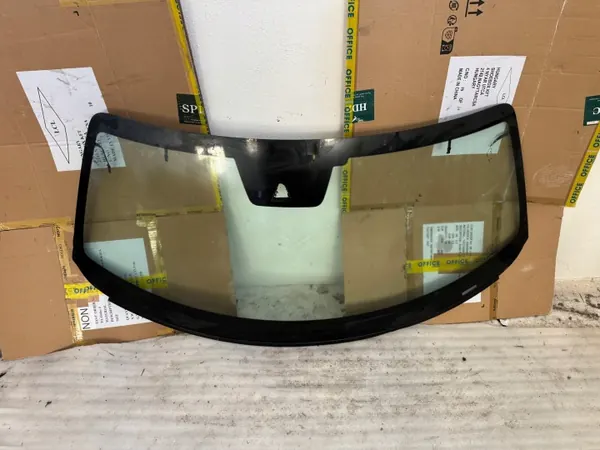 Frontscheibe OEM MERCEDES AMG GT W190 Cabrio image 2