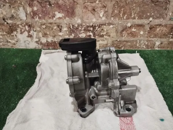 OPEL ASTRA K OLJEPUMP 1.6 CDTI 55489324 image 4