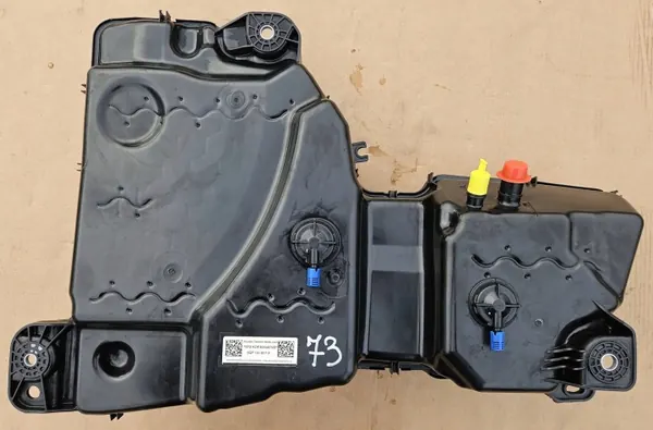 Pompe réservoir AdBlue OEM 5QF131877P pour VW Tiguan II image 3