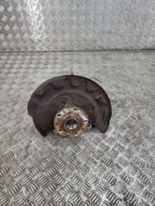TIGUAN Etu-oikea pyörännavan - Käytetty OEM-osa image 2