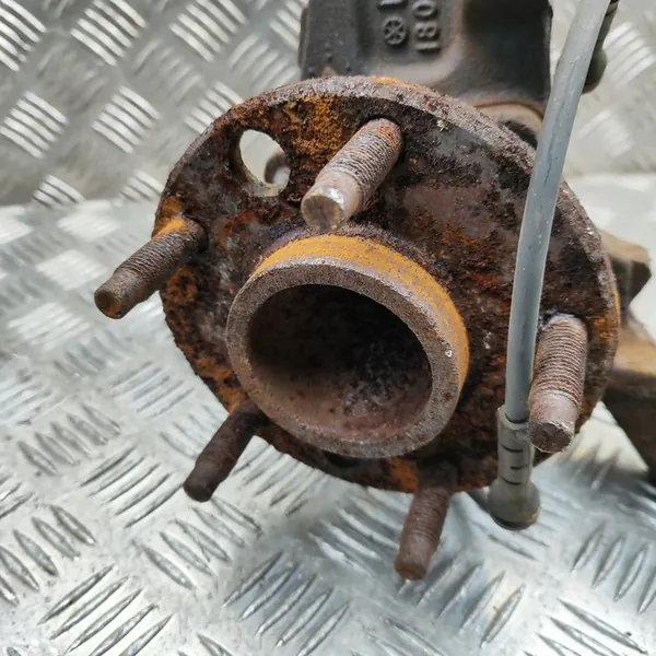 Mozzo anteriore sinistro Chevrolet Camaro 3.4L 1993 OEM 18020789 image 6