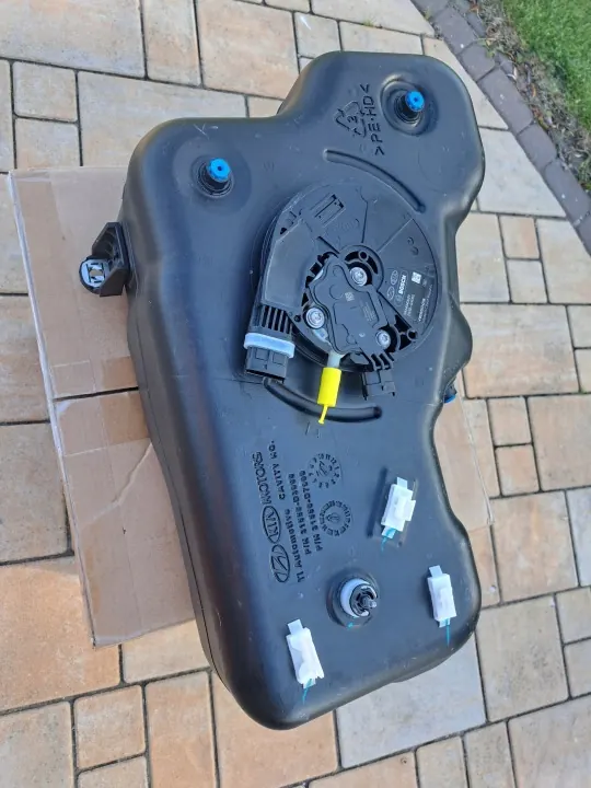 Réservoir AdBlue Kia OEM 31550-D3000 pour Sportage 2018 image 2
