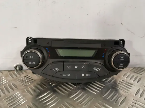 Toyota Yaris ilmastointipaneeli OEM 559000D820 - Käytetty image 2