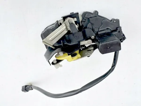 Kia Carens 2005 Serrure Portière Arrière Gauche OEM T2J image 3
