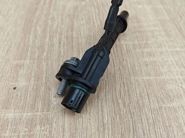 Válvula de vacío OEM 7620923 para BMW 530i G30 image 3