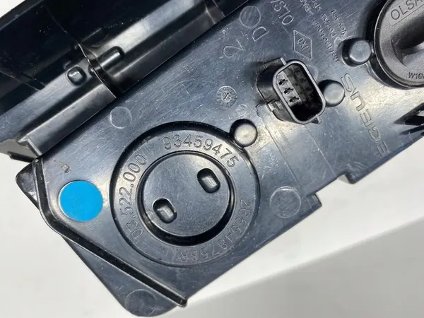 Luz de Reversa Trasera Derecha Renault Trafic III 2014- image 10