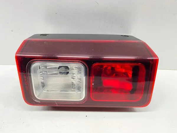 Luz de Reversa Trasera Derecha Renault Trafic III 2014- image 4