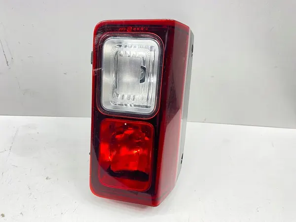 Luz de Reversa Trasera Derecha Renault Trafic III 2014- image 5