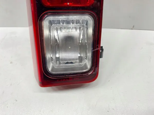 Luz de Reversa Trasera Derecha Renault Trafic III 2014- image 8
