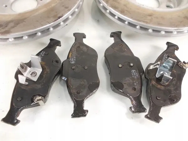 Discos e pastilhas dianteiras EGW OEM Toyota Yaris 2 image 4