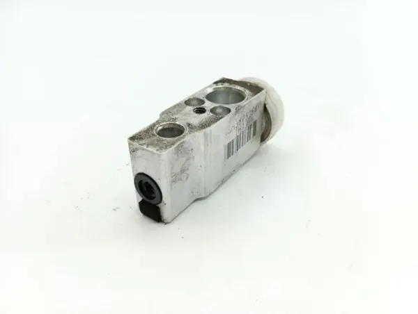 Suzuki A/C laajennusventtiili OEM SSH387B164 image 5