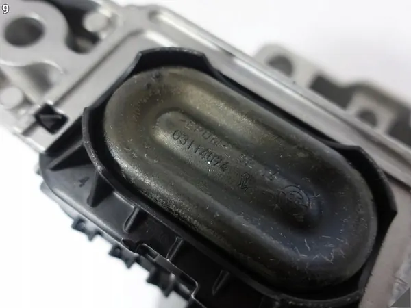 VW Tiguan Moottorin Kiinnitys Oikea 2.0TDI OEM 5WA199262AQ image 10