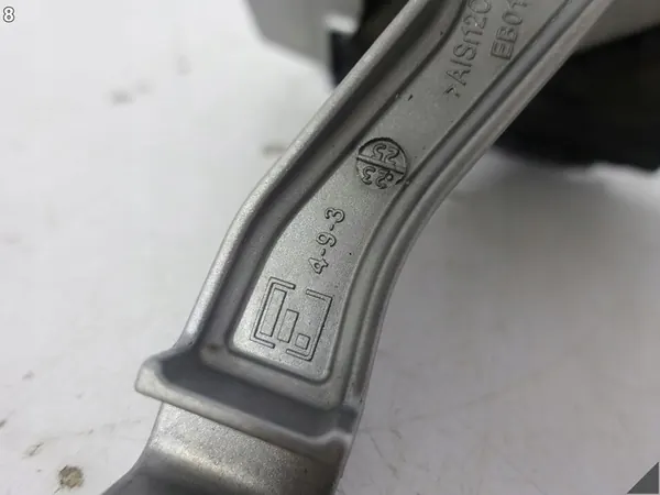 VW Tiguan Moottorin Kiinnitys Oikea 2.0TDI OEM 5WA199262AQ image 9