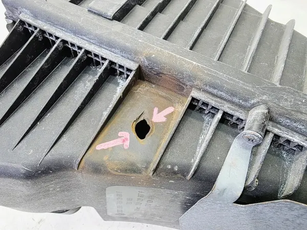 Luftfilterhus OEM 7L8129601F för Audi Q7 4.2 TDI image 8