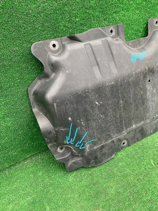 MERCEDES W205 C KLASSE MOTORSKYDD A2055240230 image 2