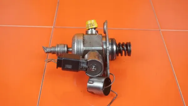 Bomba de combustível BMW OEM 7607159 para motor N13B16A image 3