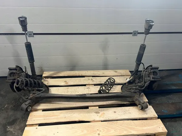 Viga suspensión trasera Mazda CX-3 OEM 4R2R4RE2QWQWQ2WWW image 2