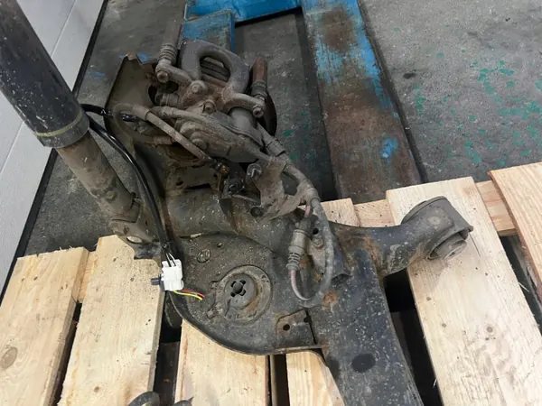 Viga suspensión trasera Mazda CX-3 OEM 4R2R4RE2QWQWQ2WWW image 4