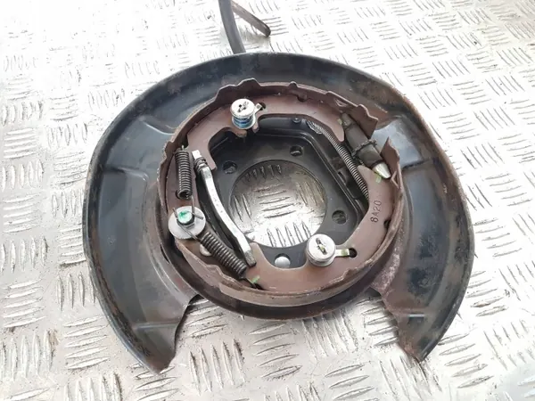 Käsijarrun kenkät OEM 6A20 Lexus RX 330-400H image 2