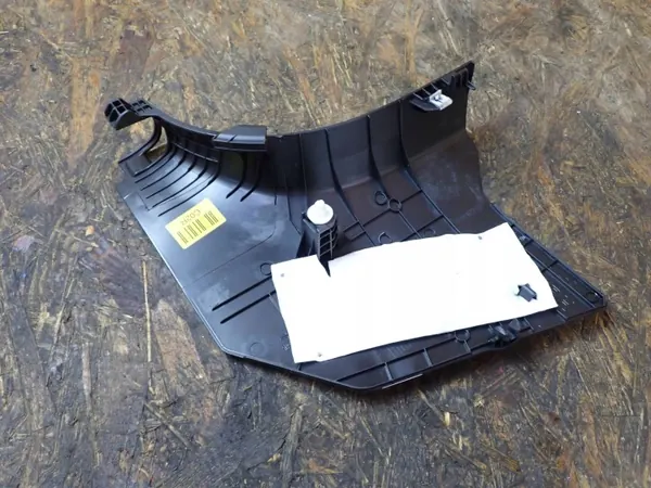 Hyundai Elantra VII Pilaarbekleding OEM 85824AA000 Voor rechts image 3