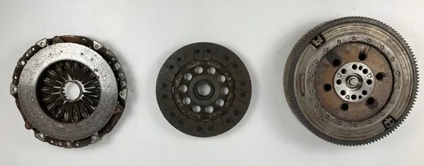 Kaksoismassaväkä, Kytkin - BMW F10 F11 - N47 - 2.0D image 8