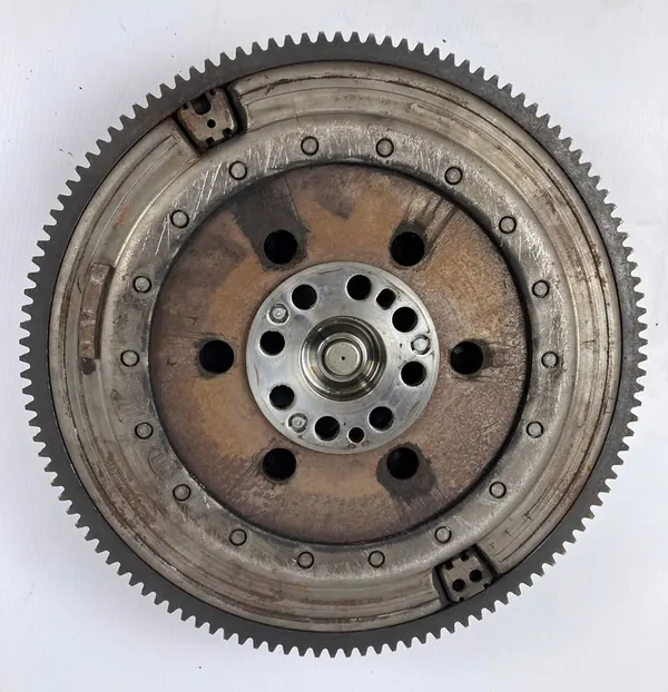 Kaksoismassaväkä, Kytkin - BMW F10 F11 - N47 - 2.0D image 9