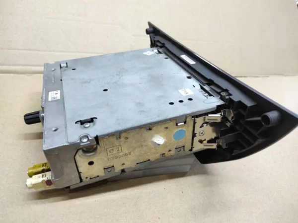 Radio CD OEM 281150005R pour Renault Laguna III image 4
