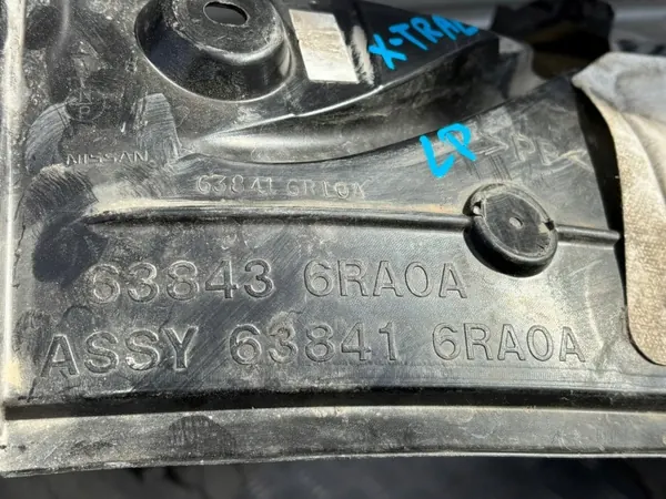 Nissan X-Trail T33 etulokasuoja OEM 638436RA0A/638426RA0A image 4