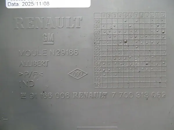 Renault Trafic II Left Rear Trim Panel OEM image 6