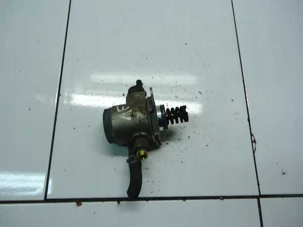 VW AUDI SKODA SEAT 1.2 TSI Einspritzdüse 03C127026E image 2