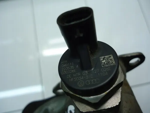 VW AUDI SKODA SEAT 1.2 TSI Einspritzdüse 03C127026E image 3