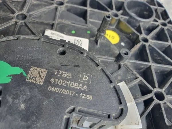 AdBlue-säiliö Audi A4 B9 OEM 8W0131878AQ.Kolumb image 7