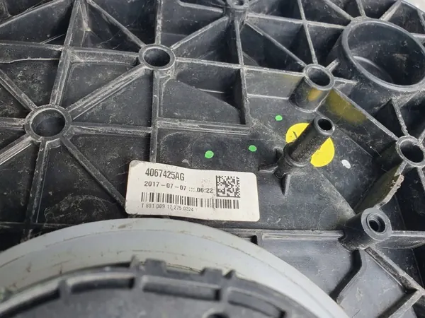 AdBlue-säiliö Audi A4 B9 OEM 8W0131878AQ.Kolumb image 8