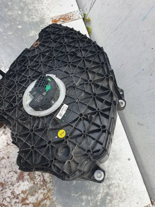 AdBlue-säiliö Audi A4 B9 OEM 8W0131878AQ.Kolumb image 9