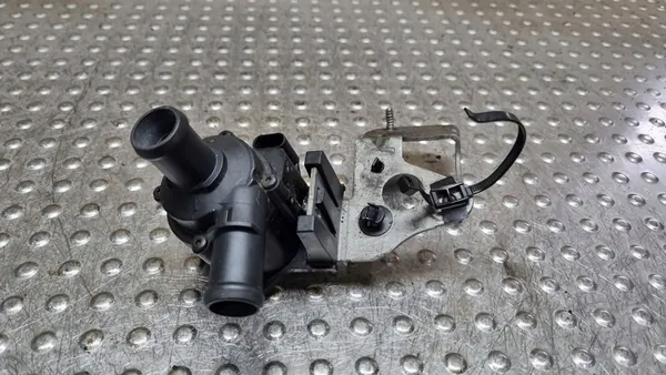 Auxiliär elektrisk kylvattenpump AUDI A4 B8 image 2