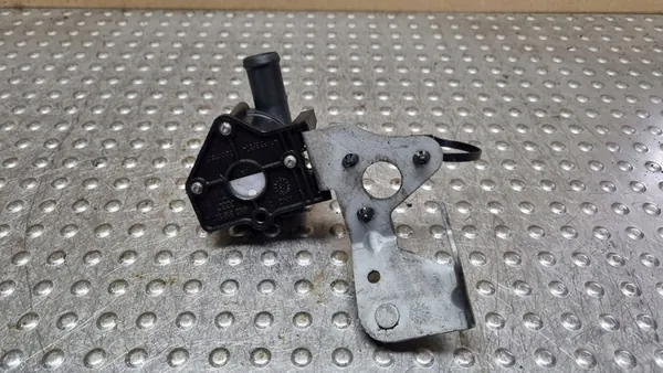 Auxiliär elektrisk kylvattenpump AUDI A4 B8 image 3