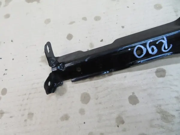 Audi OE 8K0821135P stötfångarbracket image 2