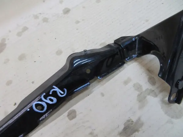 Audi OE 8K0821135P stötfångarbracket image 3