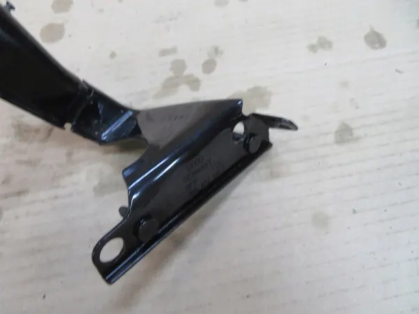 Audi OE 8K0821135P stötfångarbracket image 4