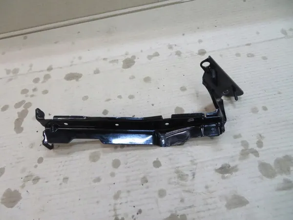 Audi OE 8K0821135P stötfångarbracket image 5