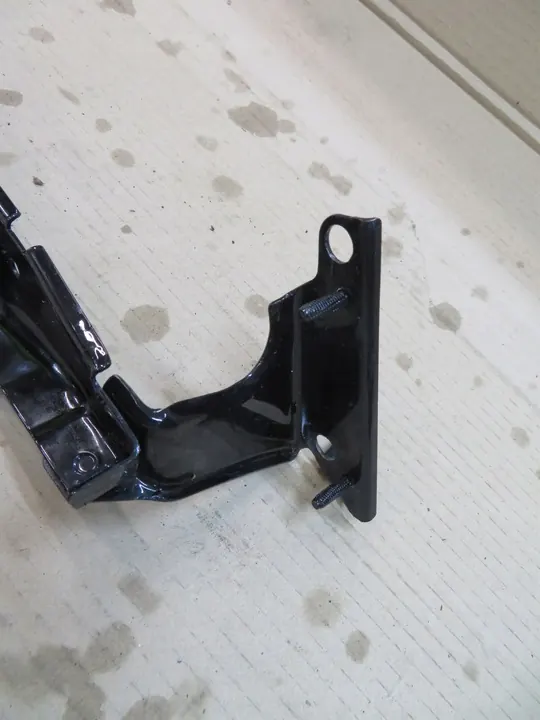 Audi OE 8K0821135P stötfångarbracket image 6