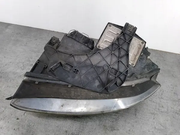 Faros de Xenón Derecho Audi A4 B6 image 4