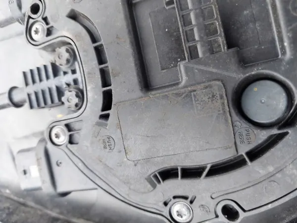 Tanque AdBlue Mercedes-Benz OEM A4474703501 - Usado image 8