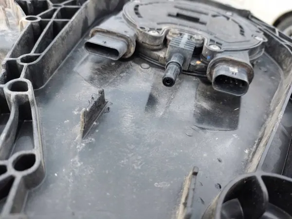 Tanque AdBlue Mercedes-Benz OEM A4474703501 - Usado image 9