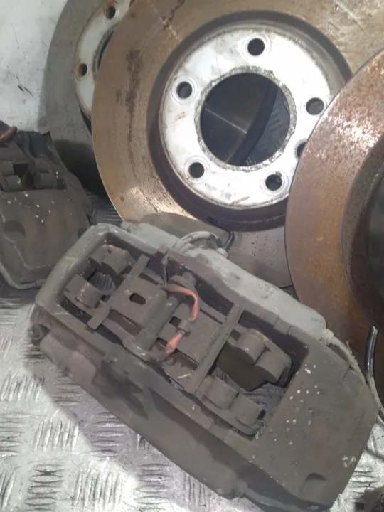 Jarrusatulat Audi Q7 OEM 4M0615106EB Kompletti image 4