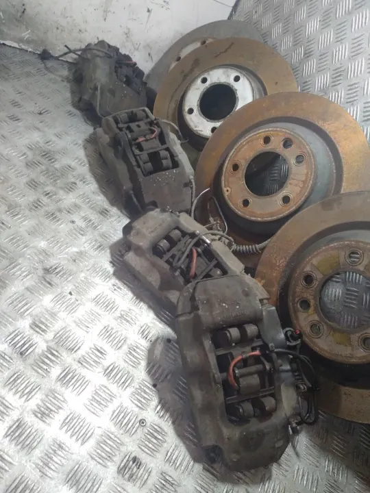 Jarrusatulat Audi Q7 OEM 4M0615106EB Kompletti image 5