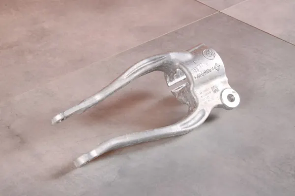 BMW OEM 6861199 Support Amortisseur Avant Gauche - 28 km image 4